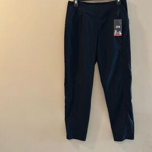 NWT size M, mountain hardware women’s ‘dynama’ high-rise pants in black